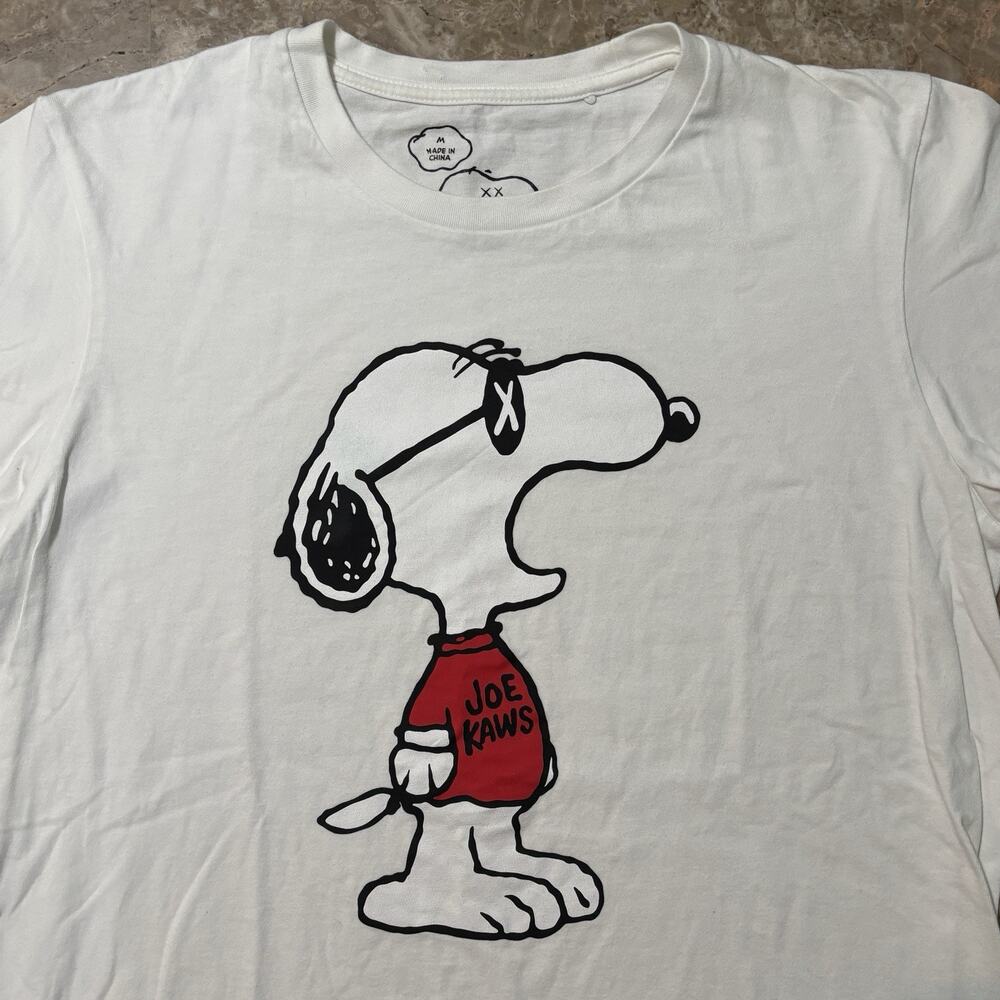 Uniqlo Shirt Mens Medium White Kaws Joe Cool Snoopy Short Sleeve Tee